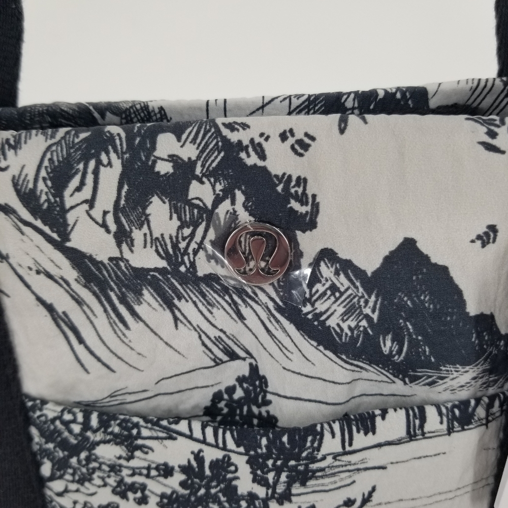 LULULEMON Boxy Mini Tote Toile Turtledove Navy and Obsidian 4.5 L NWT - Picture 3 of 16